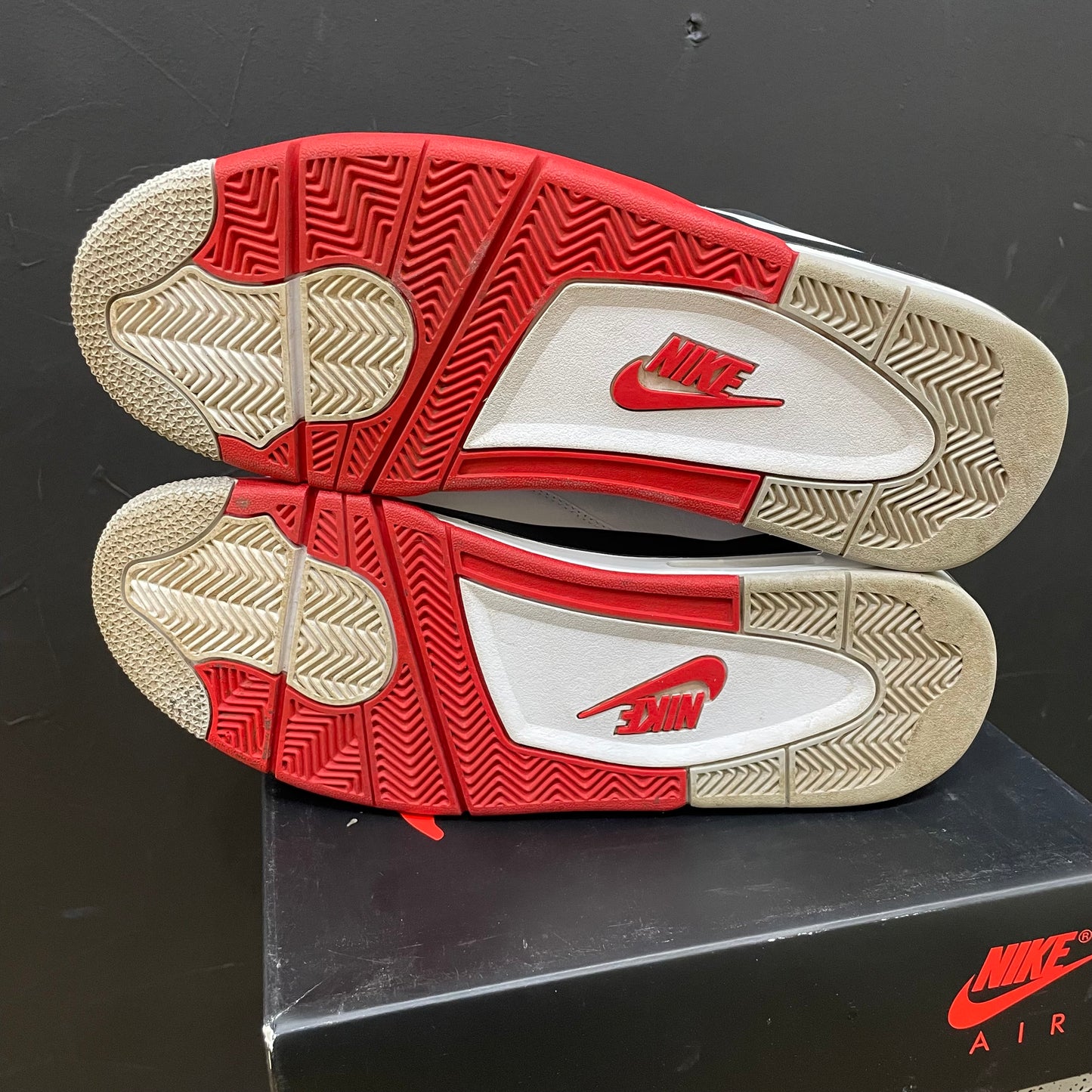 Air Jordan 4 Fire Red (USED)