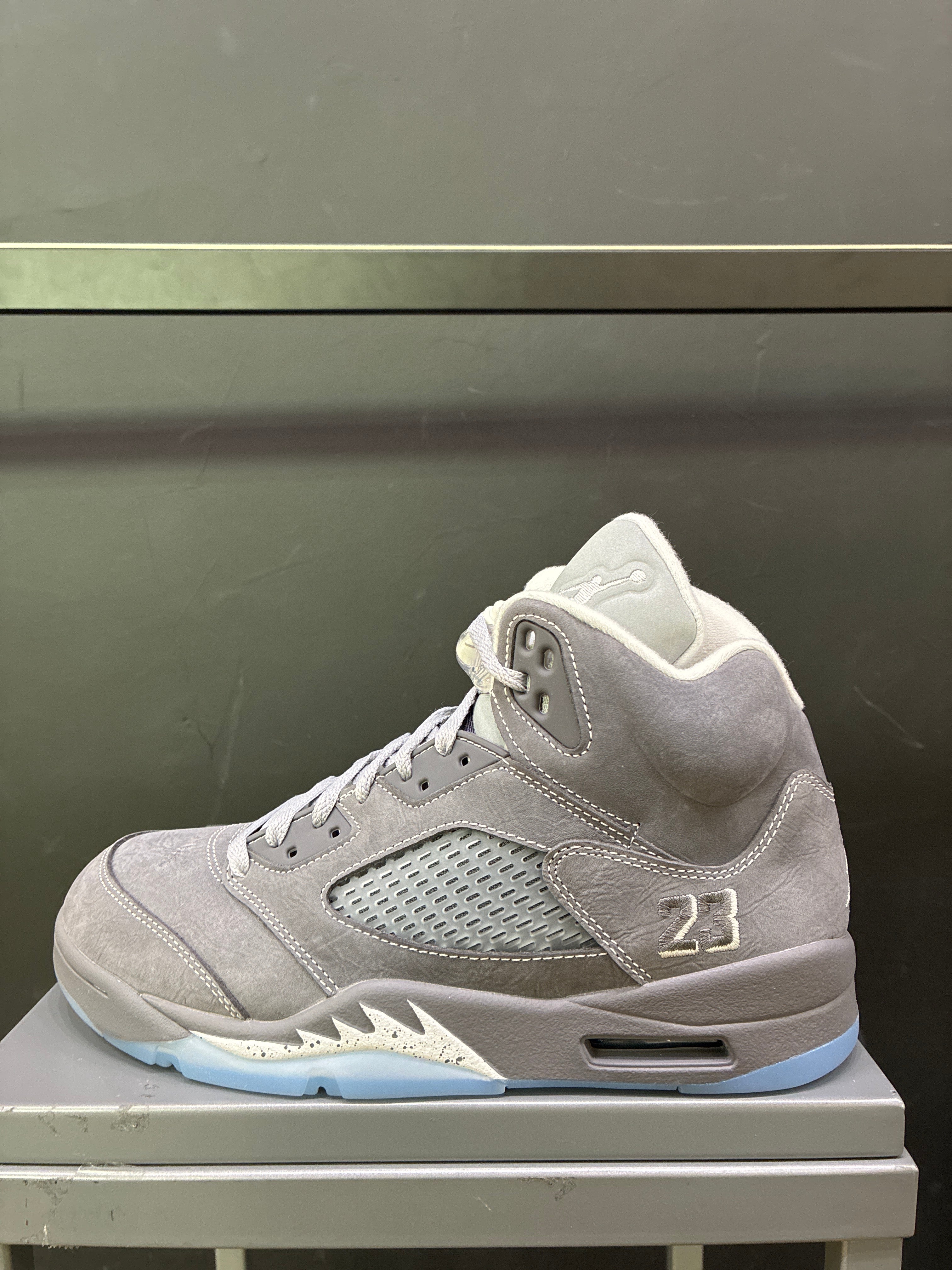 Jordan 5 Retro Wolf Grey (2026) – The Loop Store