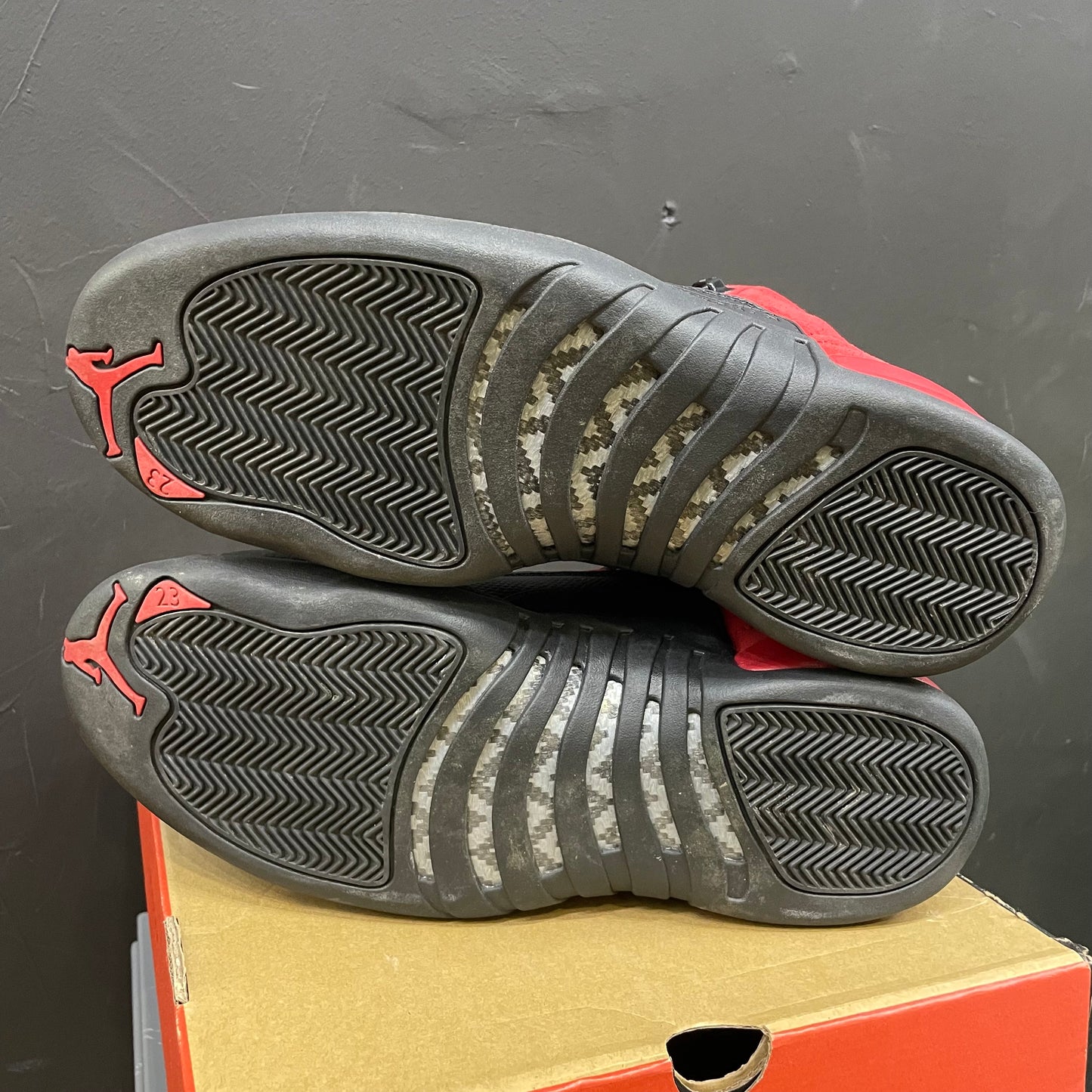 Air Jordan 12 Reverse Flu Game (USED)