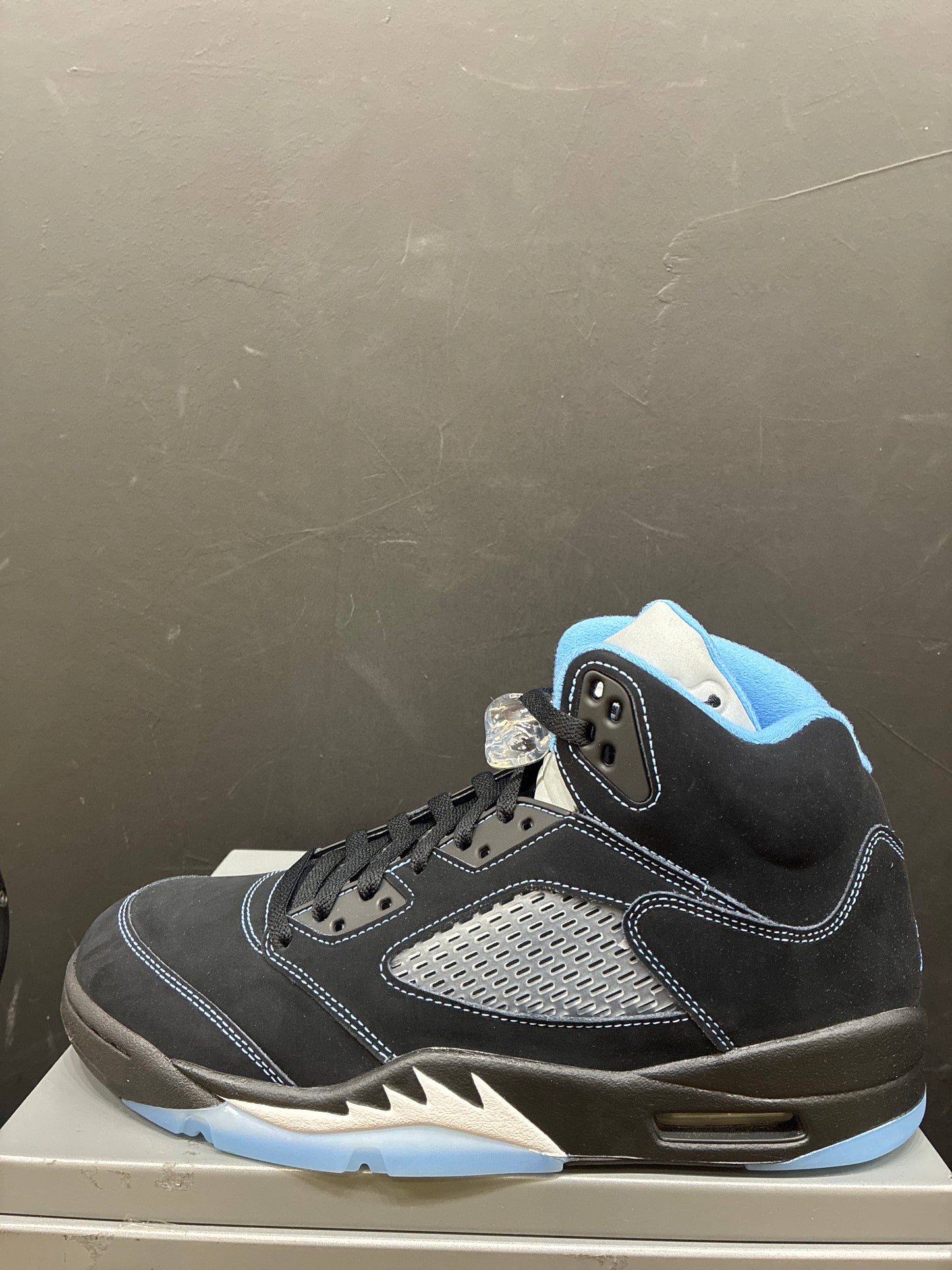 Air Jordan 5 Black University Blue